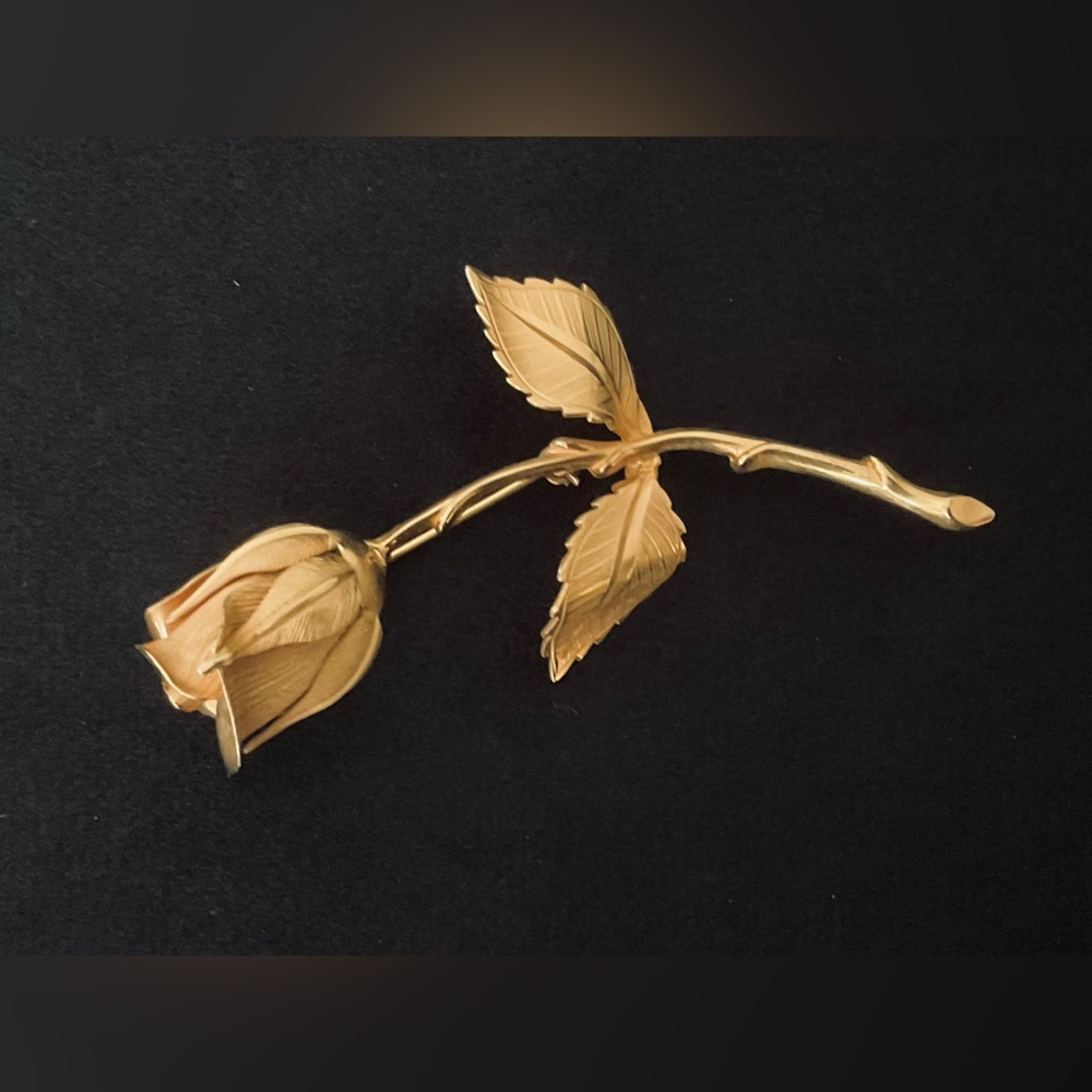 #216 Vintage Signed Giovanni 24K Gold Plated Legend of the Christmas Rose Brooch